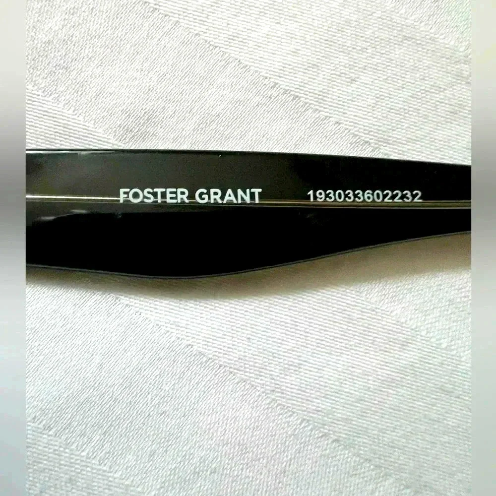 Foster Grant Cateye/Square sunglasses